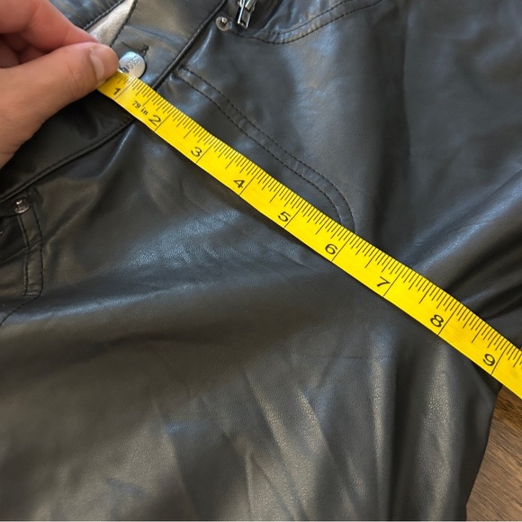 HUE Glossy Black Leggings - Picture 7 of 9